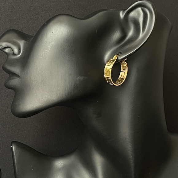 Veronique - Vintage Classic Style Hoop Earrings - Picture 7 of 7